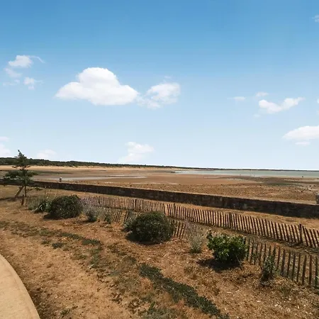 2 Bedroom Amazing In Holiday home Jard-sur-Mer